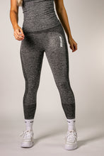 Load image into Gallery viewer, UPFITCLO LADIES SEAMLESS LEGGING GREY